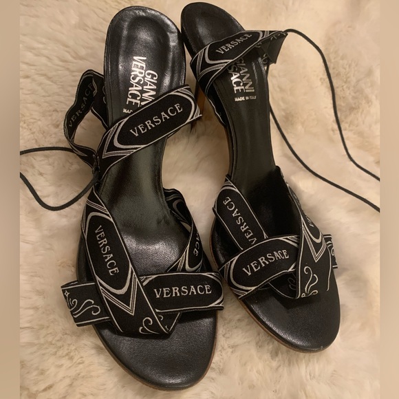 š„š„VERSACE Sandals Size 9 (Europe 40) - Picture 2 of 15